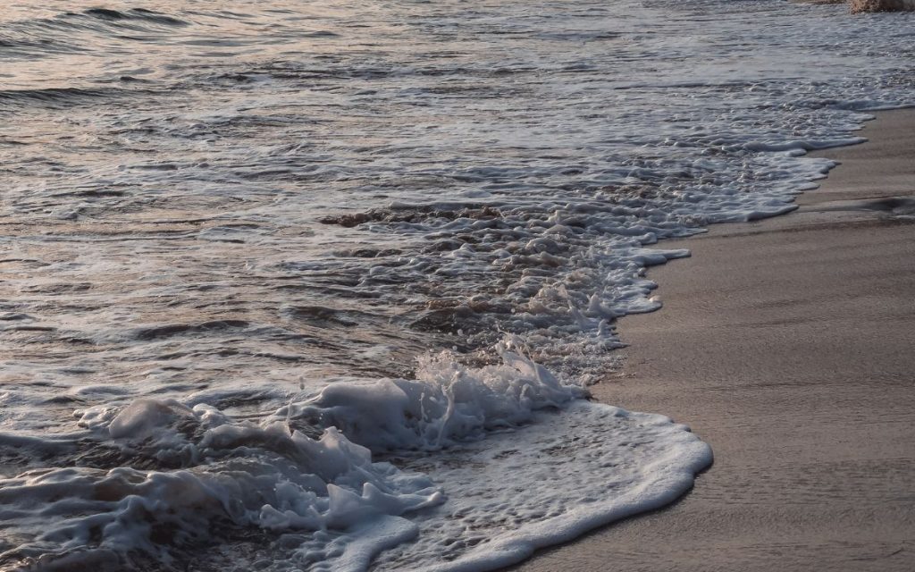 Hombre de 40 años murió en la playa de Los Molles