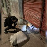 Frustran robo nocturno a local comercial en La Calera