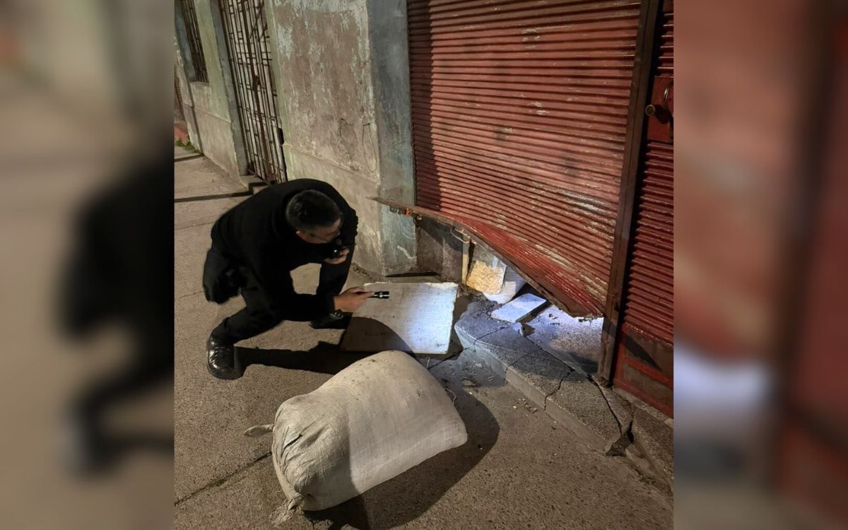 Frustran robo nocturno a local comercial en La Calera