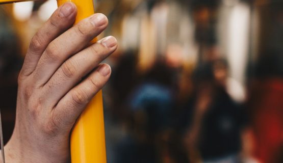 La Cruz: Hombre habría abusado de una menor dentro de una micro