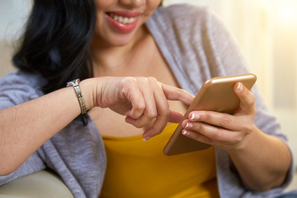 imagen de mujer con telefono