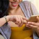 imagen de mujer con telefono