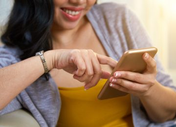 imagen de mujer con telefono