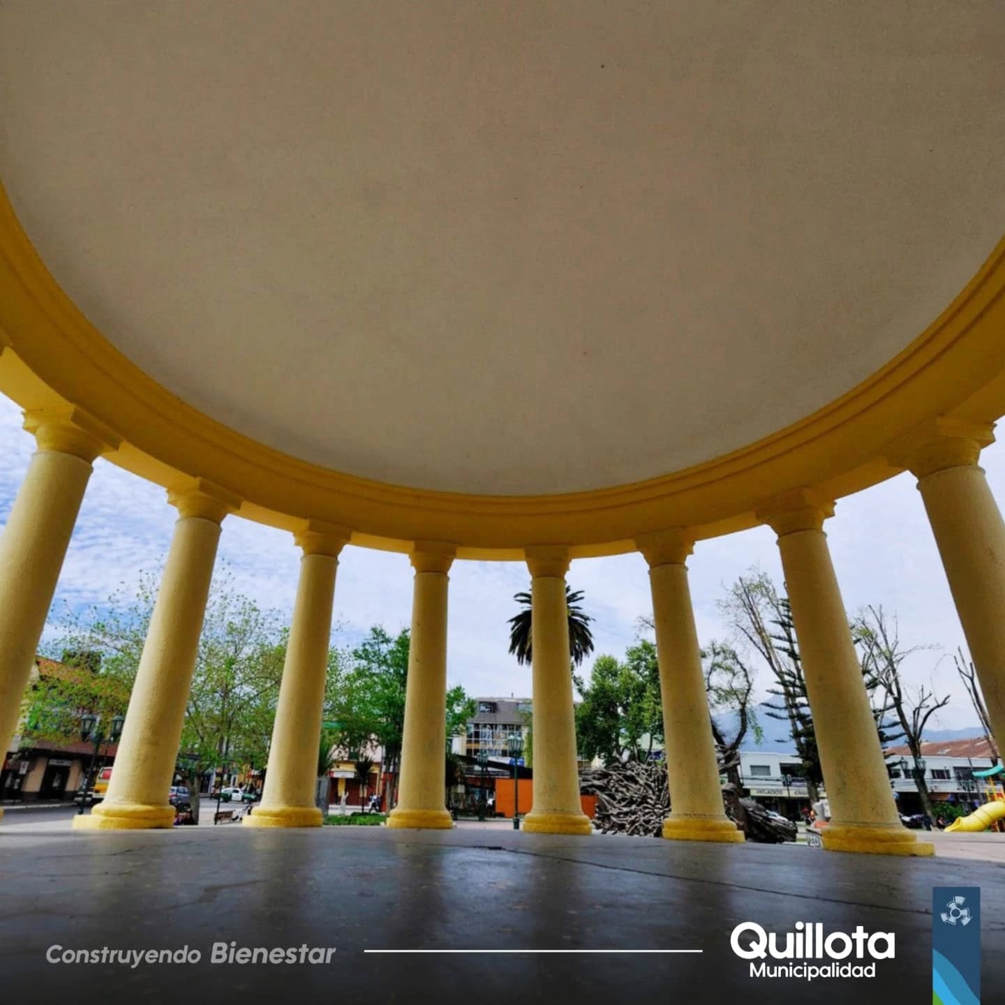 Caro Molina vuelve a sus raíces y graba videoclip en la Plaza de Armas de Quillota