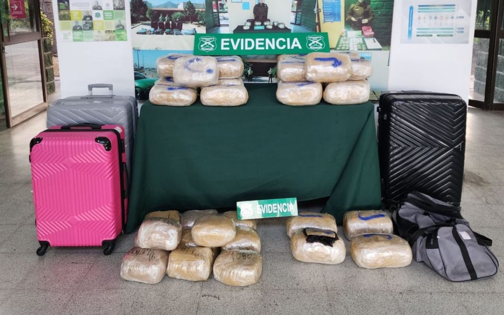 Chileno y boliviana cayeron con 52 kilos de droga en El Melón