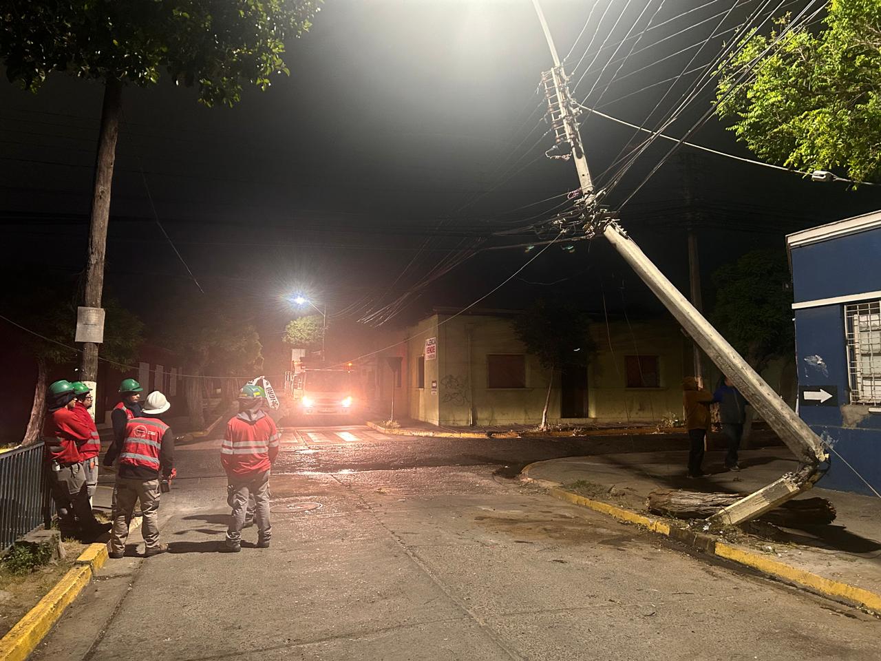 Colisión de patrulla mixta y auto dejó cuatro lesionados
