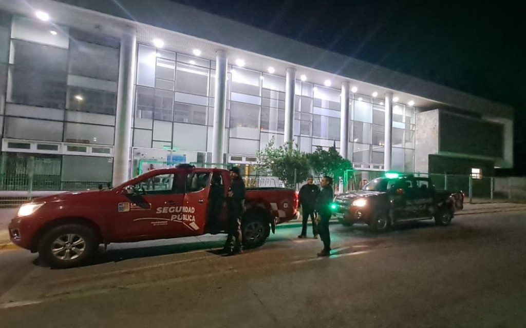 Detienen a dos sujetos por robo en el Cesfam La Calera