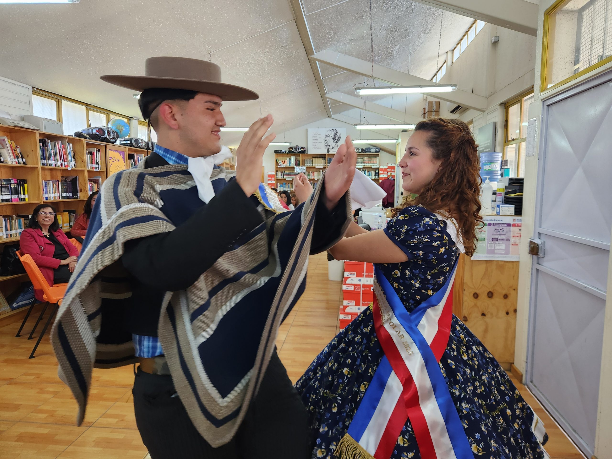 Estudiantes de Quillota representan a la Región en encuentro nacional de cueca