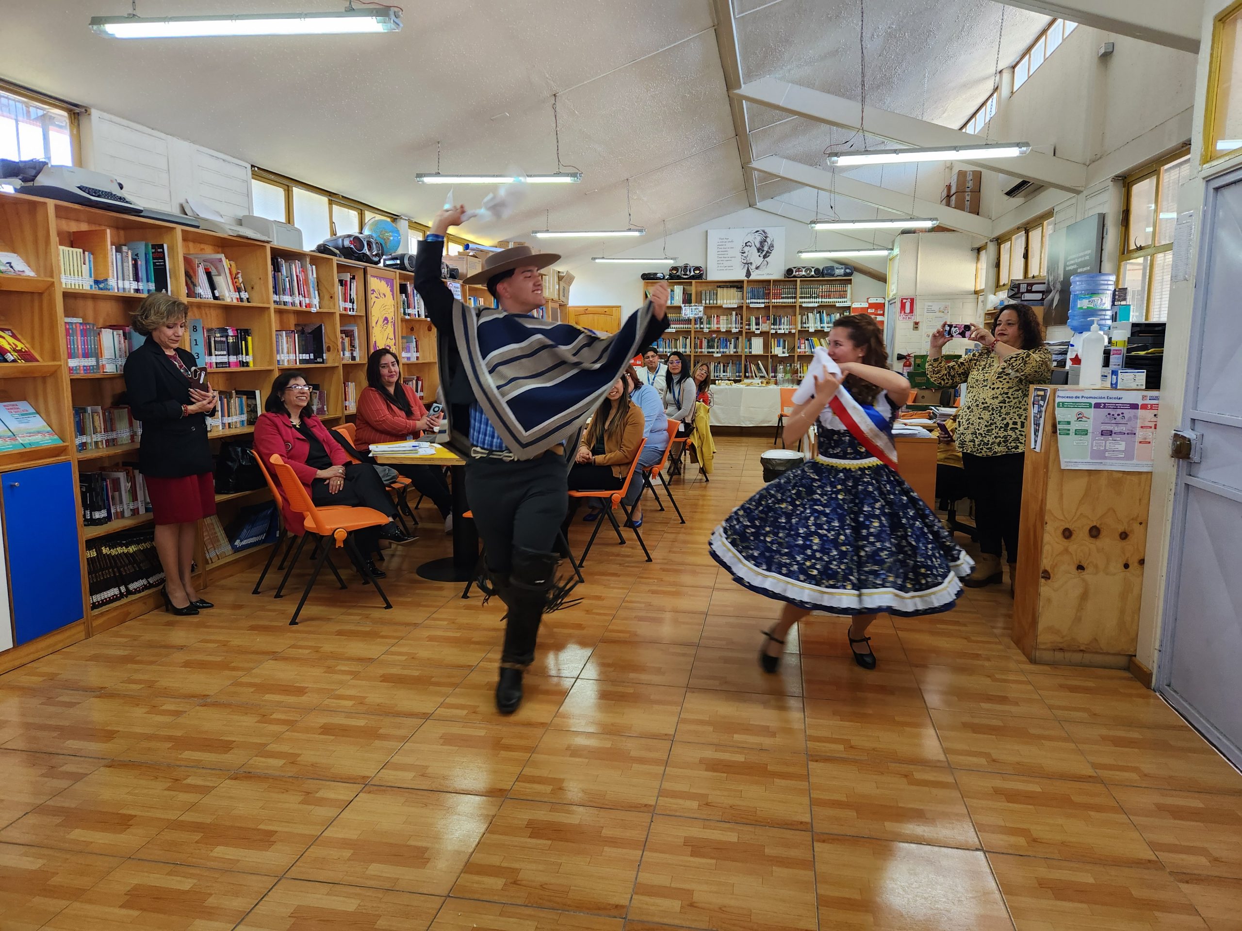 Estudiantes de Quillota representan a la Región en encuentro nacional de cueca