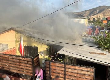 Incendio destruyó la casa de una conocida familia calerana