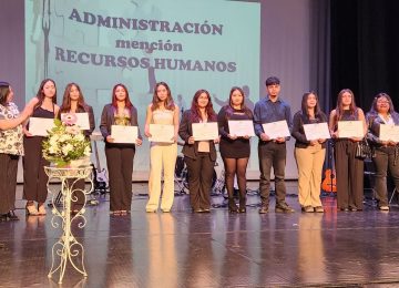 Liceo Comercial de Quillota celebró titulación de 60 estudiantes en su aniversario 50