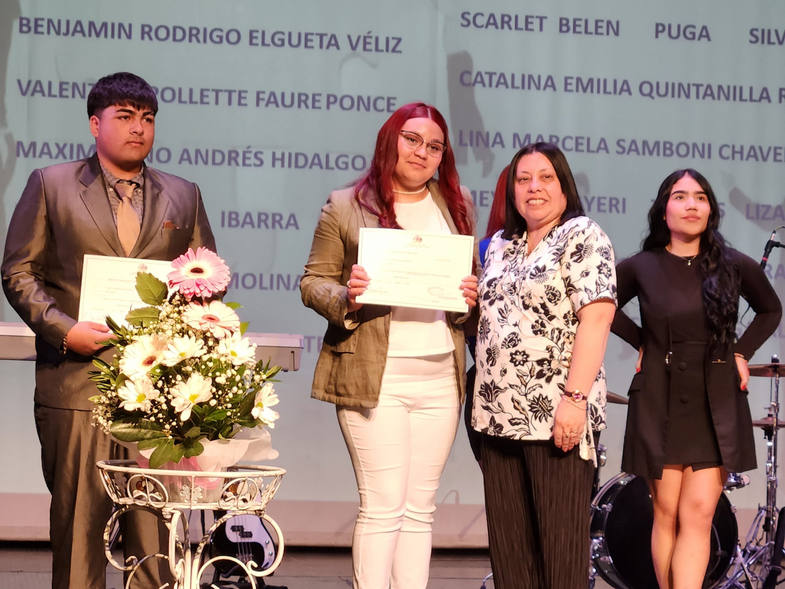 Liceo Comercial de Quillota celebró titulación de 60 estudiantes en su aniversario 50