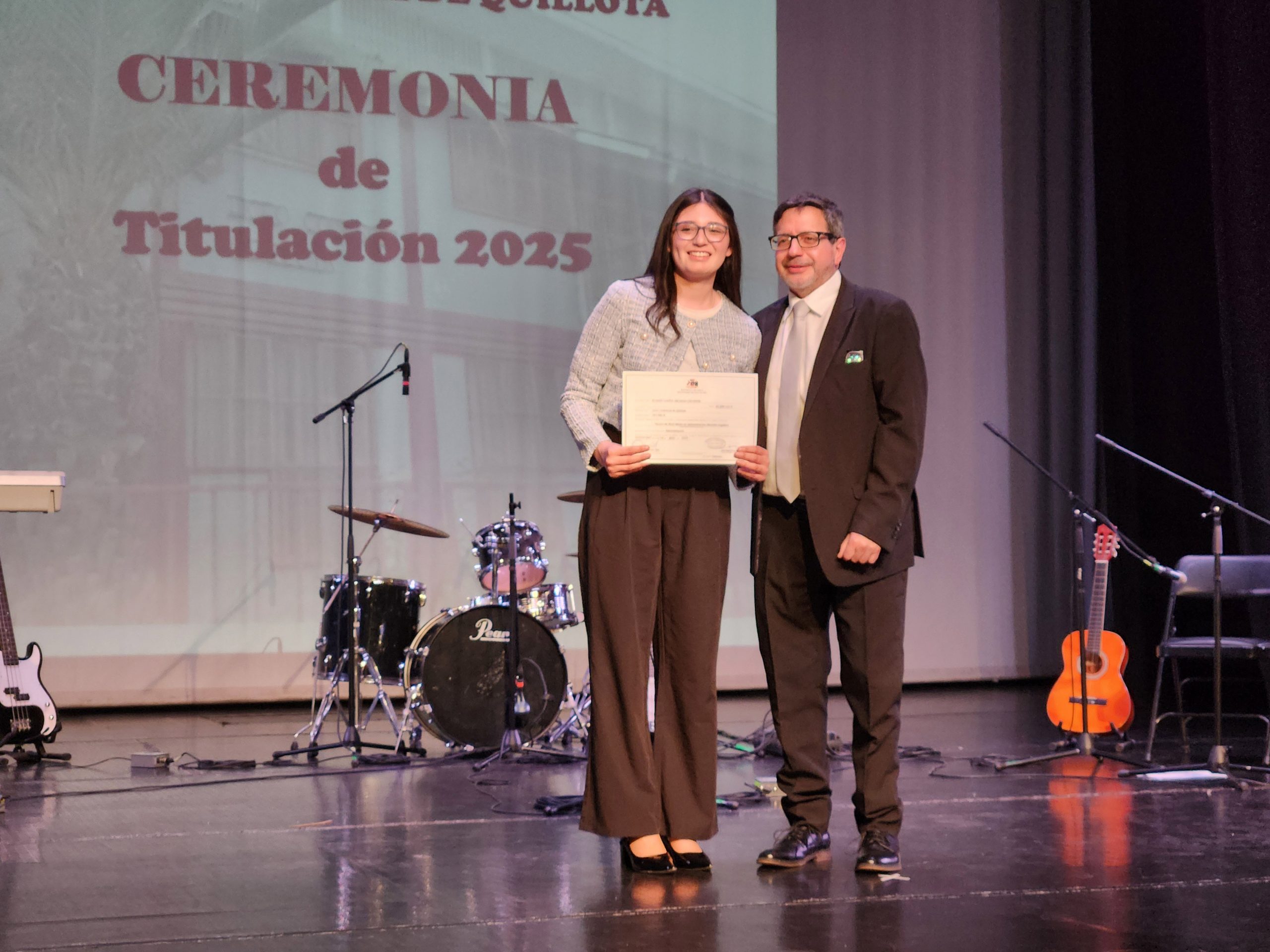 Liceo Comercial de Quillota celebró titulación de 60 estudiantes en su aniversario 50