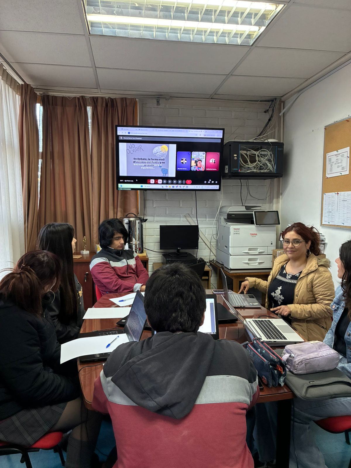 Liceo Comercial representó a la provincia de Quillota en la final regional de debate