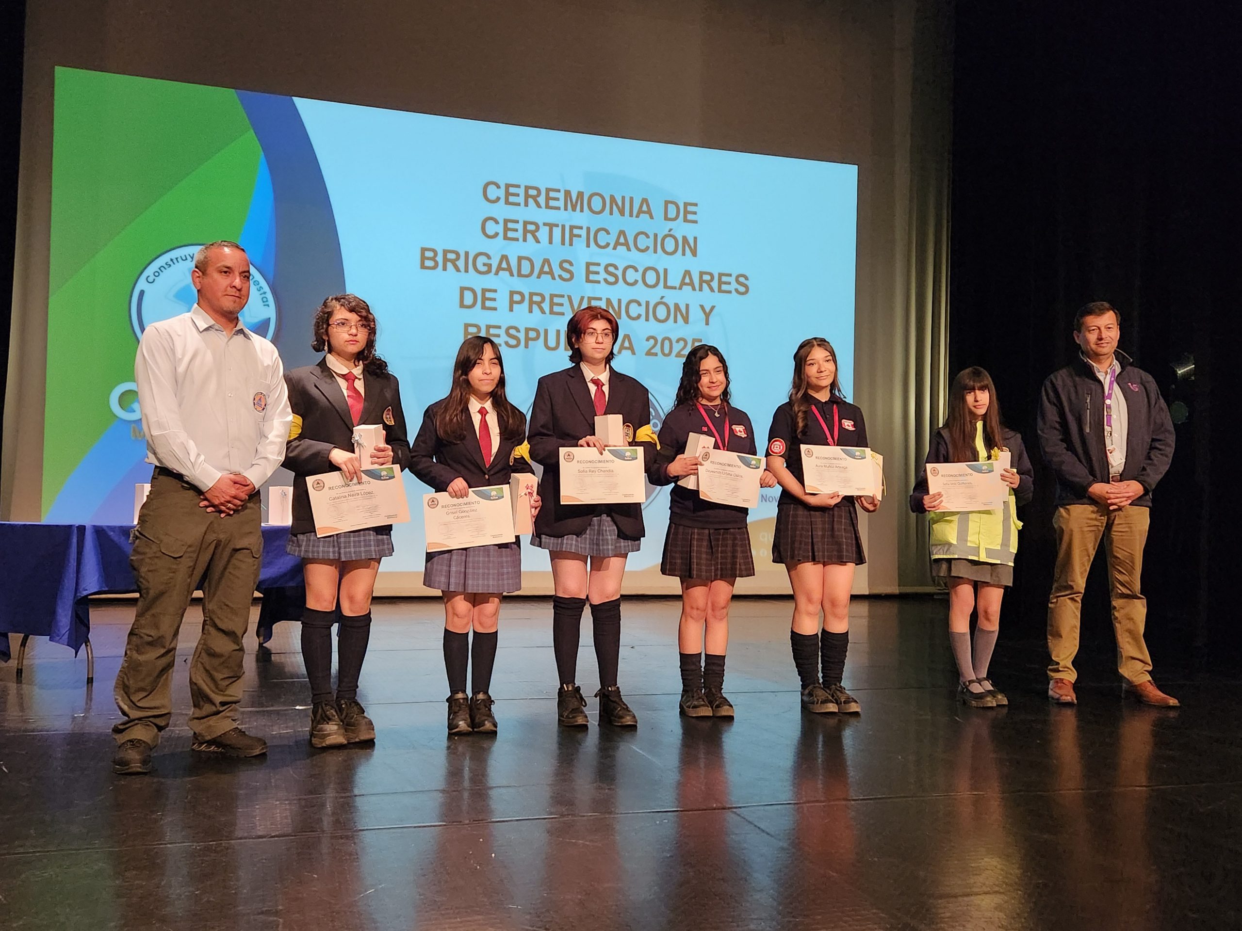 110 estudiantes de Quillota se certifican como brigadistas escolares