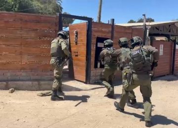 Allanan tres casas en La Ligua e incautan droga, armas y municiones