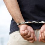 Carabineros de La Calera sorprendió a dos sujetos en medio de transacción de droga