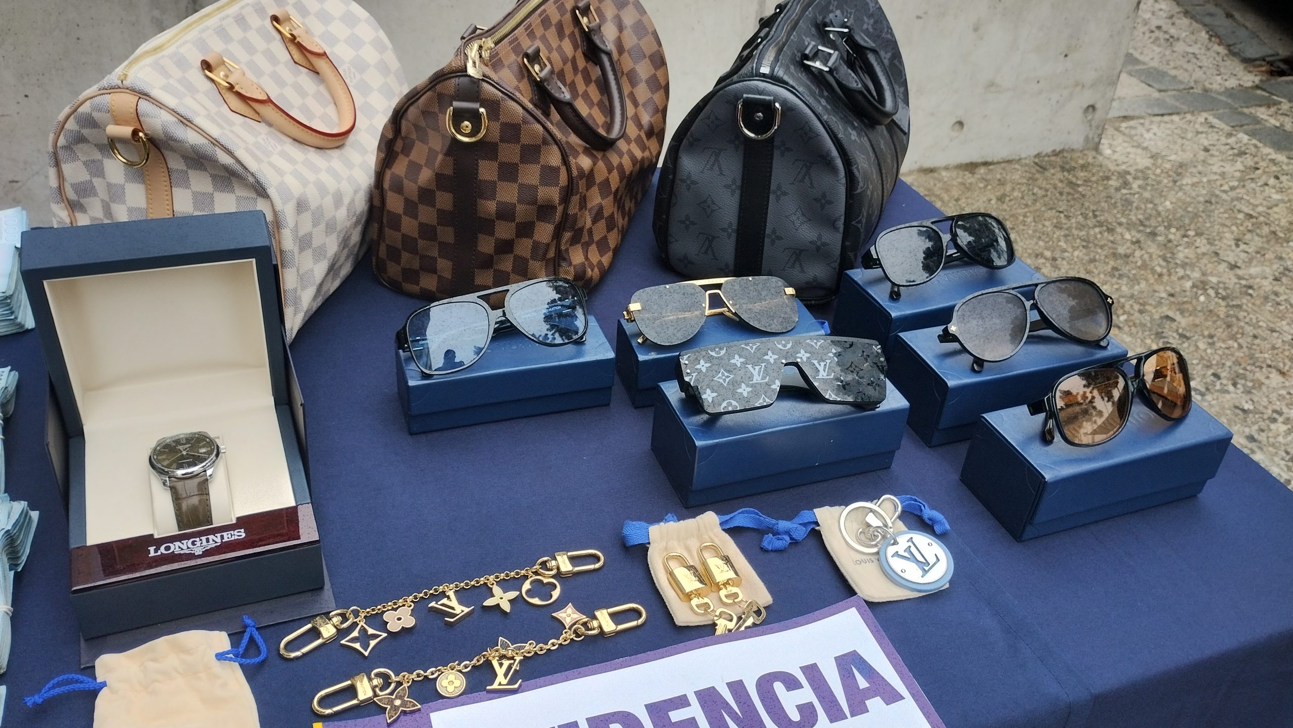 Funcionario de la Aduana es uno de los 12 detenidos