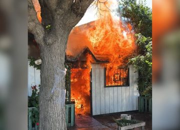 Incendio destruyó una casa en La Calera y dejó un lesionado
