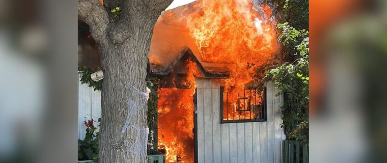 Incendio destruyó una casa en La Calera y dejó un lesionado