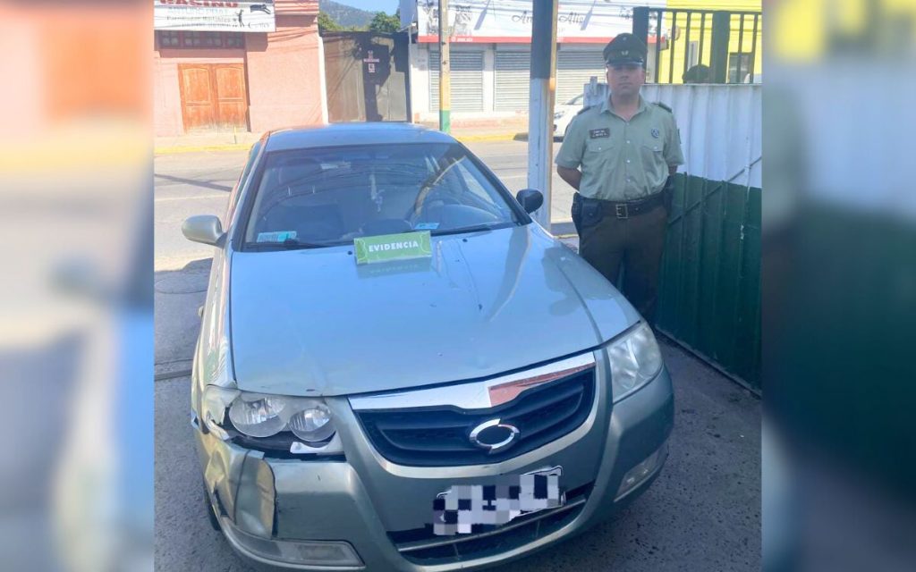 La Cruz: Detienen a tres personas que iban en auto robado