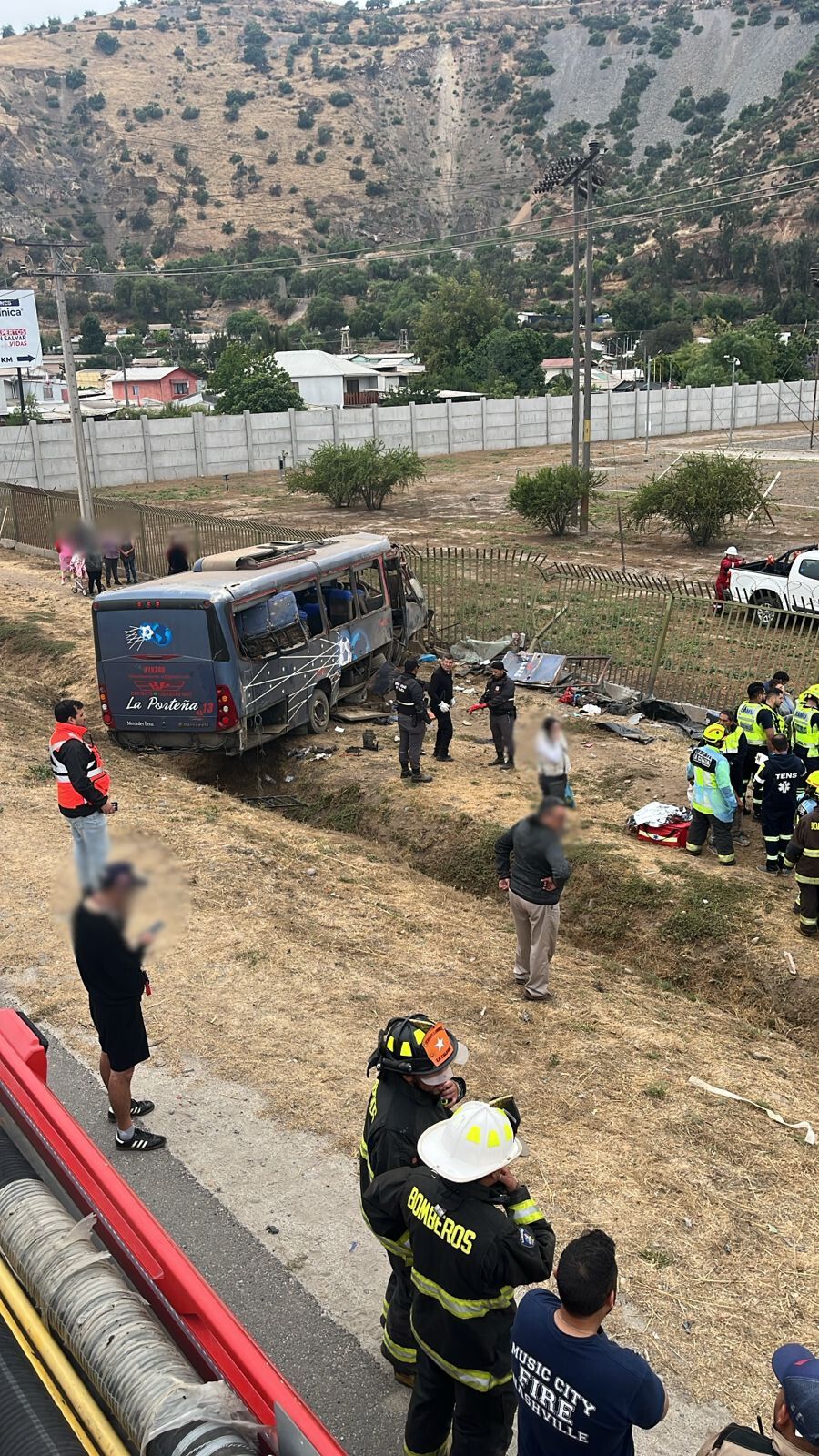 Microbús con pasajeros volcó en La Calera: hay ocho lesionados