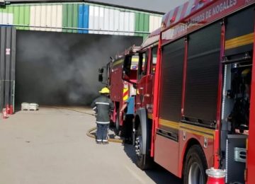 Nogales: Incendio afectó a bodega que almacenaba productos de papel