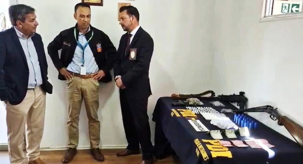 Quillota Lo fueron a detener por microtráfico e intentó escapar por los techos