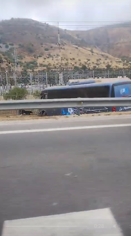 Microbús con pasajeros volcó en La Calera: hay varios lesionados