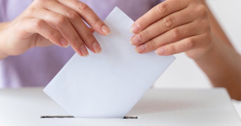La importancia de ver y tocar el voto en papel, igual como el que ...
