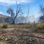 Aviones y helicópteros apoyaron el combate de un incendio forestal en La Calera