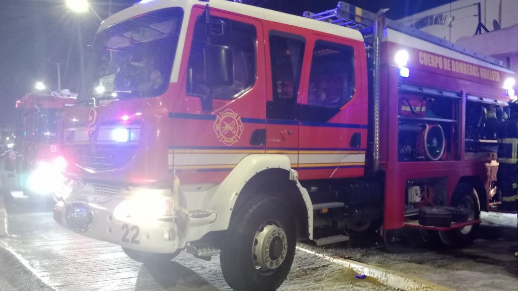 Camión desbarrancó en camino rural entre Limache y Quillota