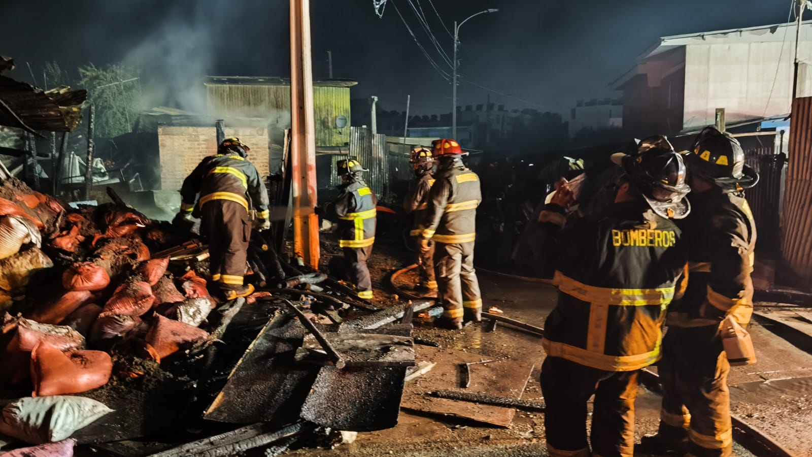 Incendio afectó dos casas y dejó cinco damnificados en Quillota