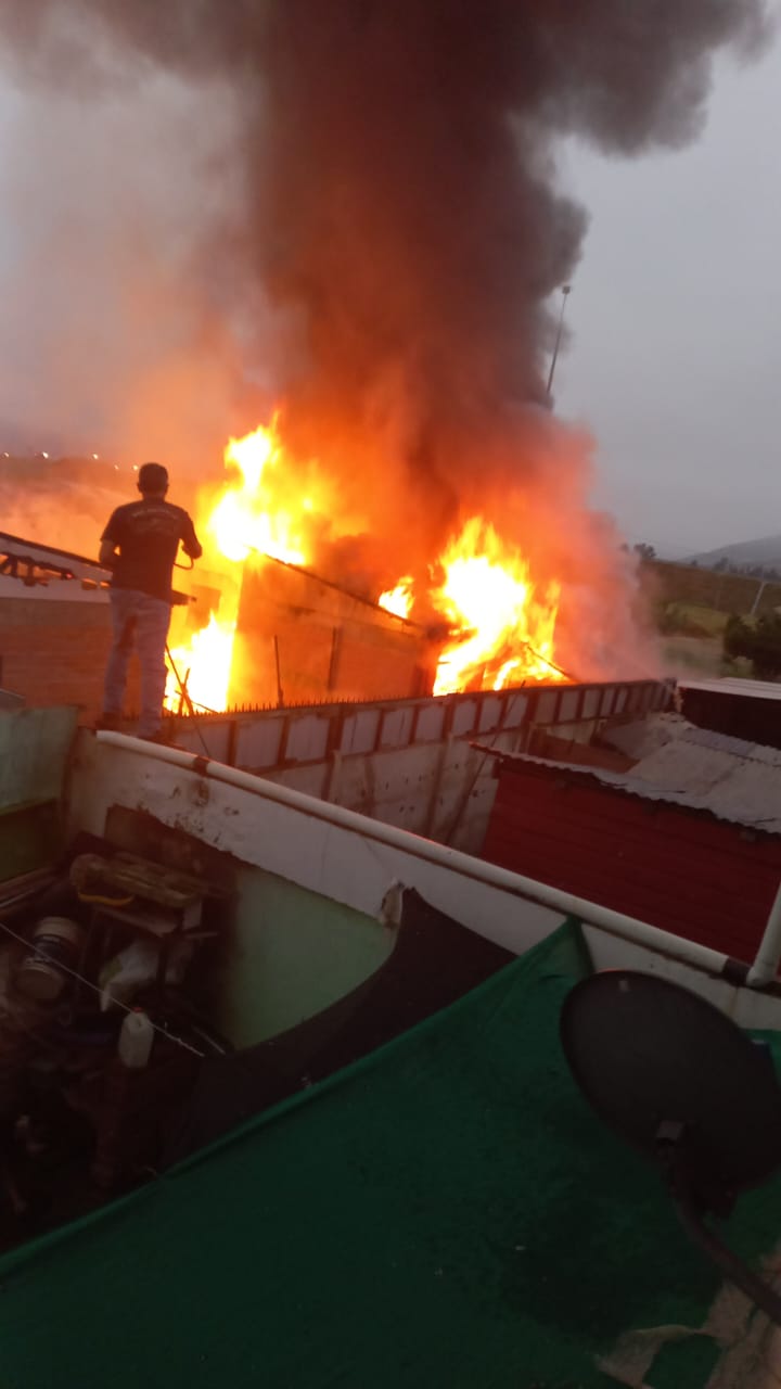 Incendio dañó casa ocupada por personas que viven en las calles de Nogales