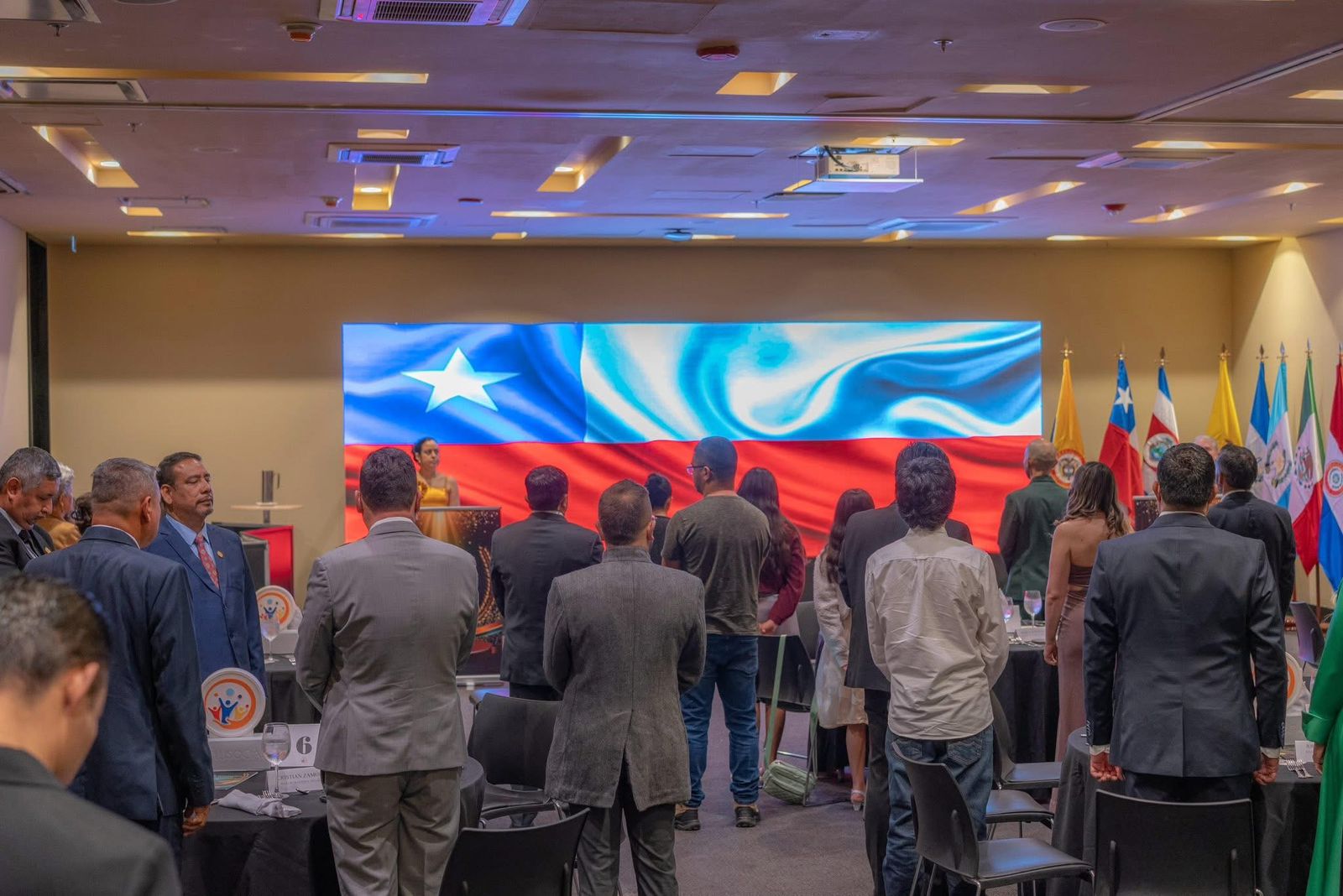 La Calera Johnny Piraíno recibe el premio Alcalde Solidario e Incluyente de Latinoamérica 2025