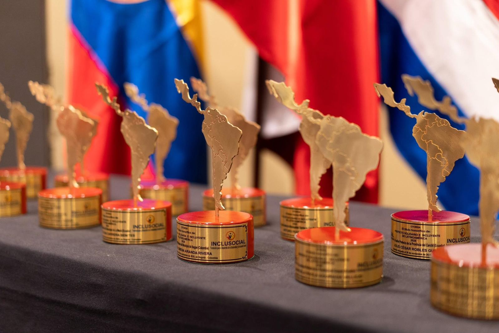 La Calera Johnny Piraíno recibe el premio Alcalde Solidario e Incluyente de Latinoamérica 2025