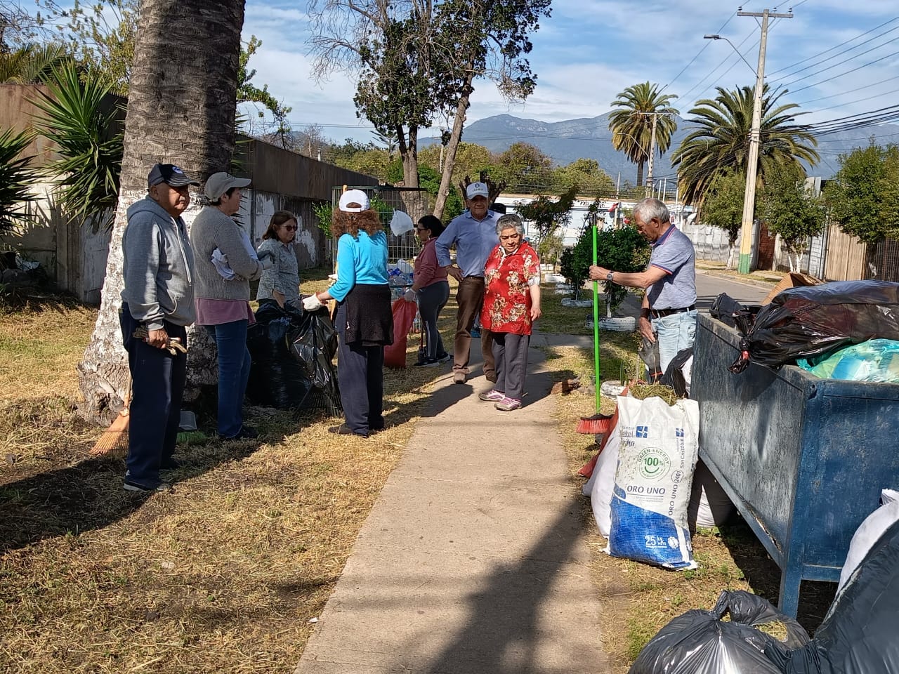 Limpieza en villa Padre Enrique del Río