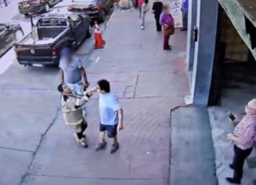 Quillota: Violenta reacción de conductor que estacionó en lugar reservado para bomberos