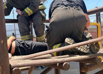 Quillota: Rescataron a adolescente que tenía atrapado su pie dentro de juego