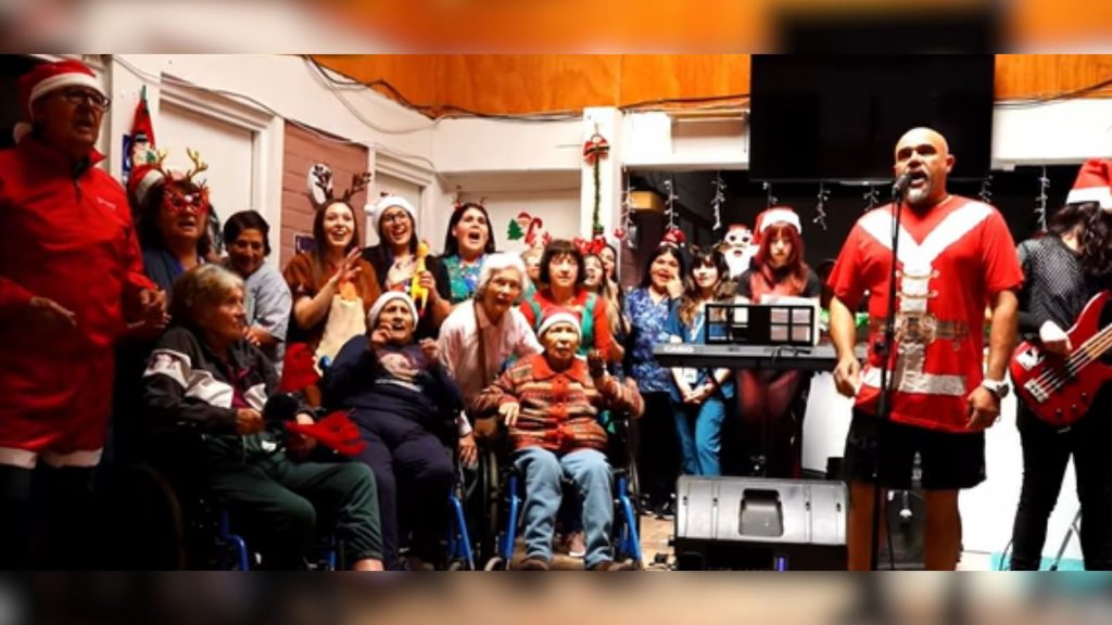 [VIDEO] Casa de Acogida de Quillota cantó "Calurosa Navidad" y 31 minutos lo compartió