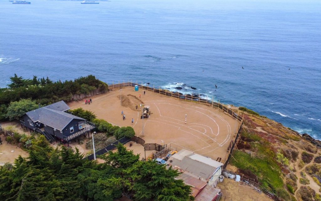 Codelco Ventanas reconstruye atractivo mirador en Horcón con escoria de cobre