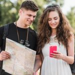 foto de turistas con celular