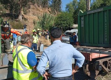 Automóvil y tren de carga colisionaron en La Cruz
