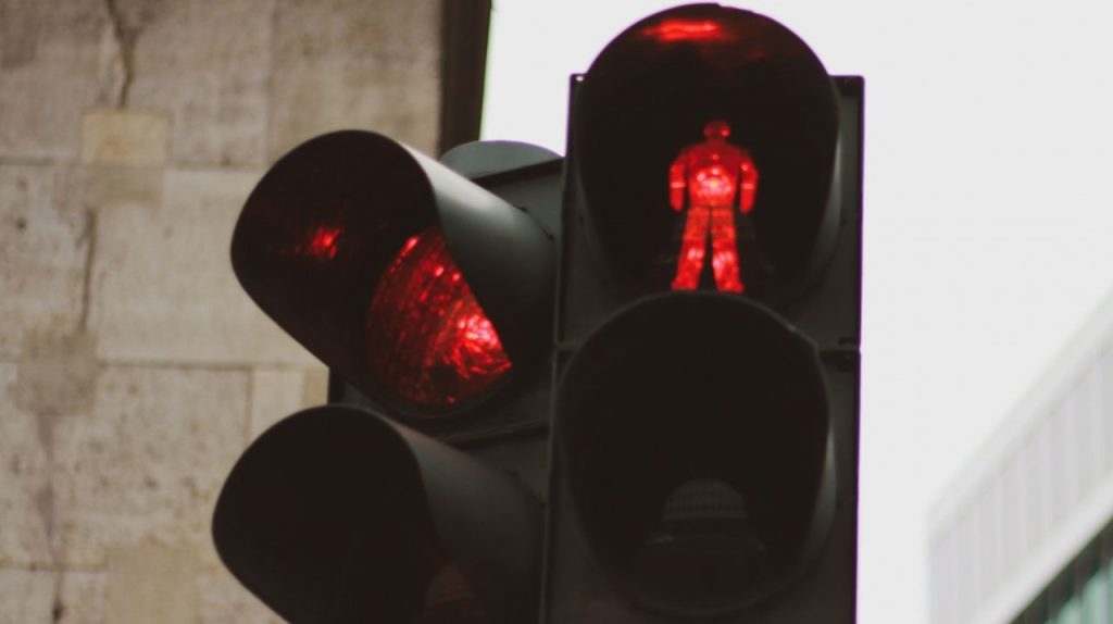 Comienza la instalación de nuevo semáforo en La Calera