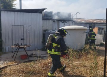 Quillota: Evacúan a cinco trabajadores por incendio en lavandería industrial