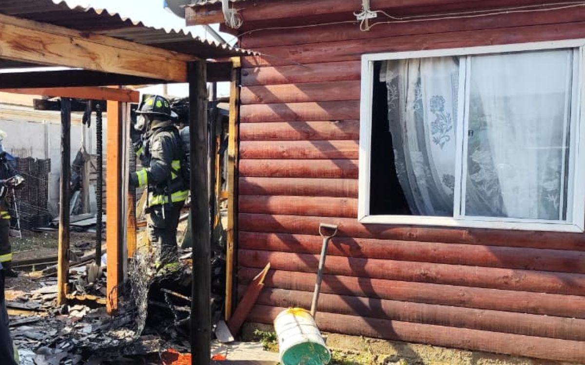 Quillota: Incendio destruyó una habitación contigua a una casa