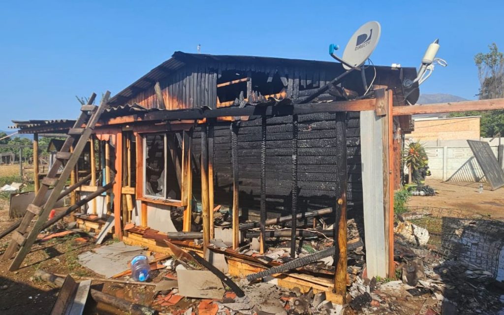 Quillota: Incendio destruyó una habitación contigua a una casa