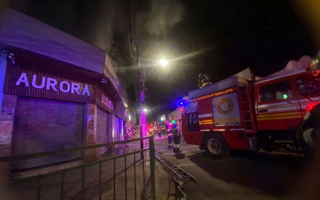 Bomberos controló emergencia en locales comerciales de Quillota