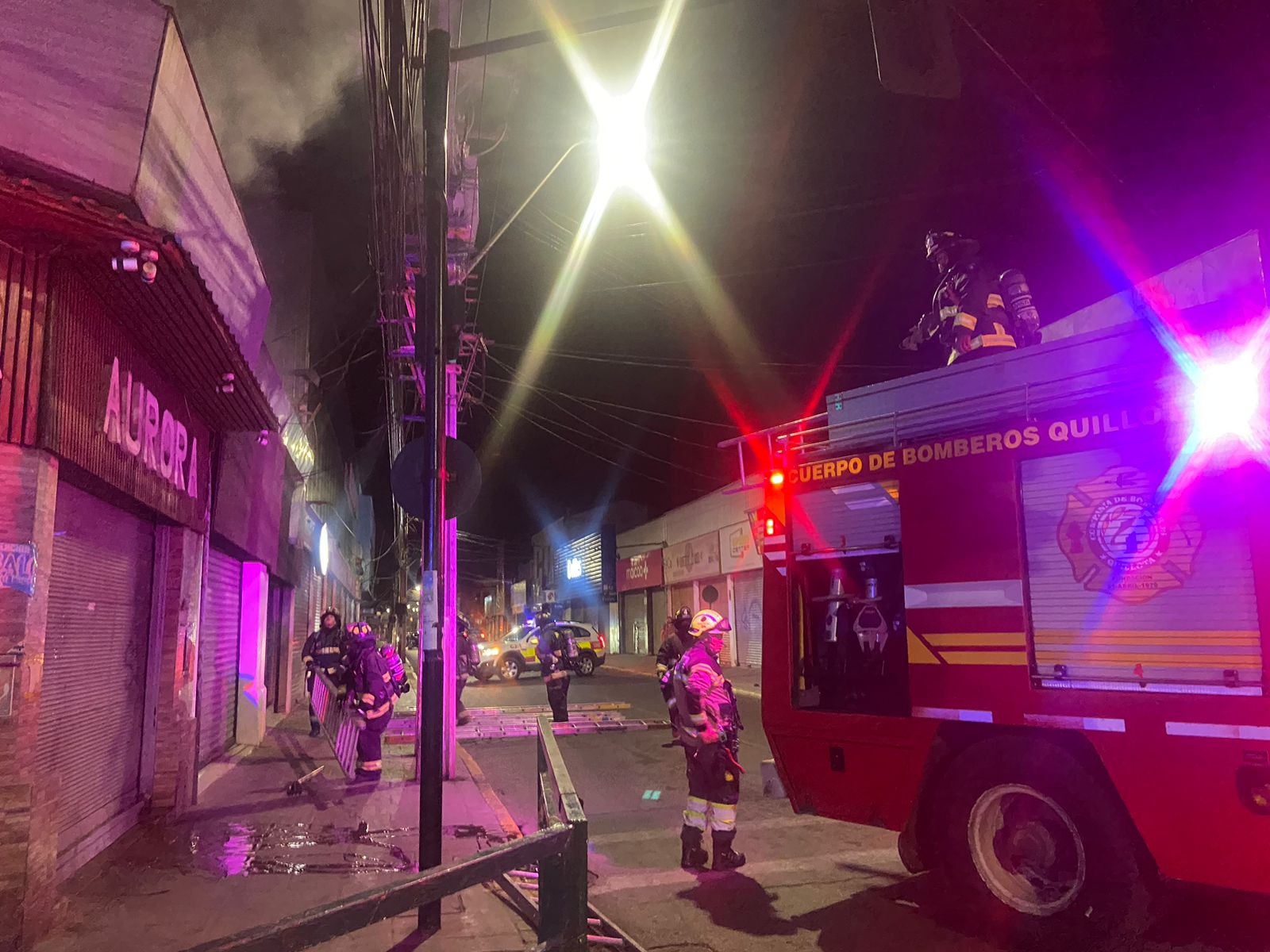 Bomberos controló emergencia en locales comerciales de Quillota