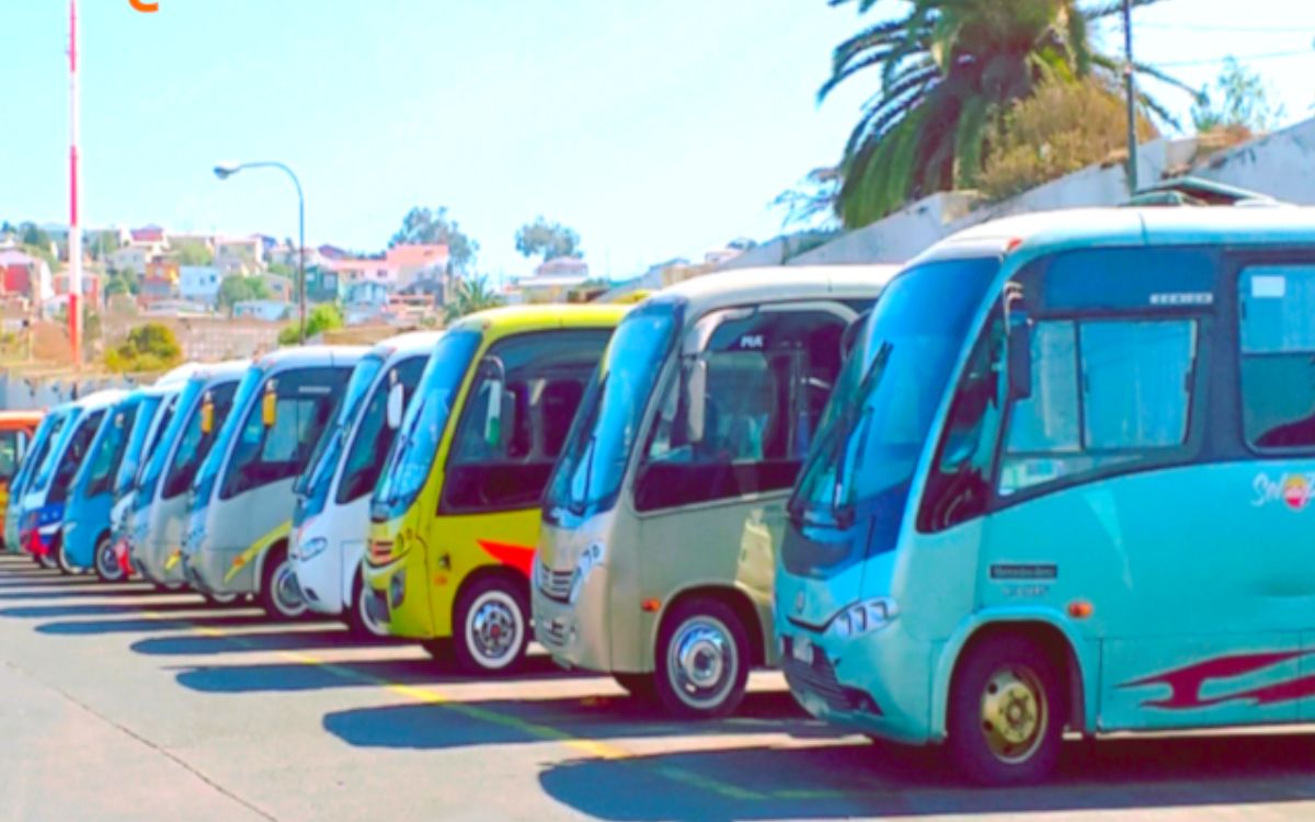 Comenzó paro indefinido de buses que recorren la provincia de Petorca y Puchuncaví